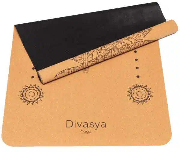 Divasya Yoga Reisematte aus Kork und Unterseite aus Kautschuk