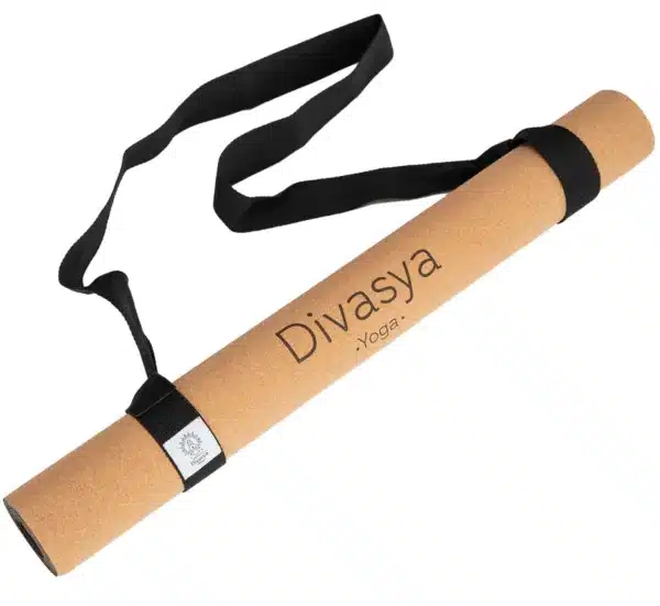 Divasya Yoga Reisematte aus Kork und Kautschuk rollbar und faltbar mit Gurt