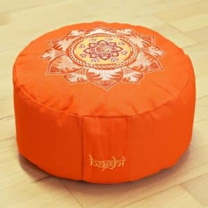 Baghi Meditationskissen in Orange mit Mandala Om Stickerei in rot gelb