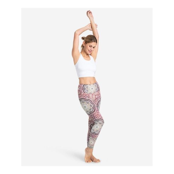 Spirit of Om Yogapants Legging Mangala in erdrot mit Mandala Muster Frau von vorne