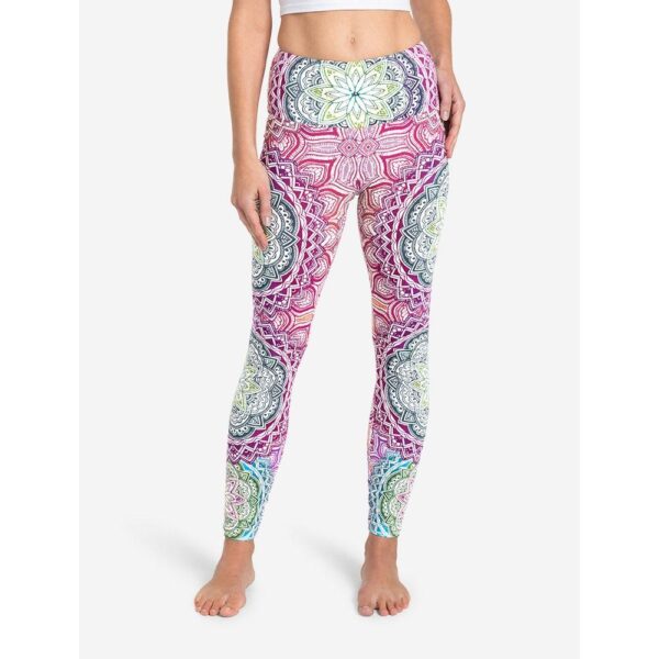 Spirit of Om Yoga Leggings Damen Mangala holi mit Mandala Muster Frau von vorne