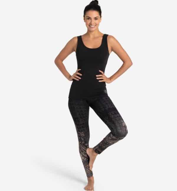 Spirit of Om Yoga Top Satti in schwarz mit Leggings Buddhi