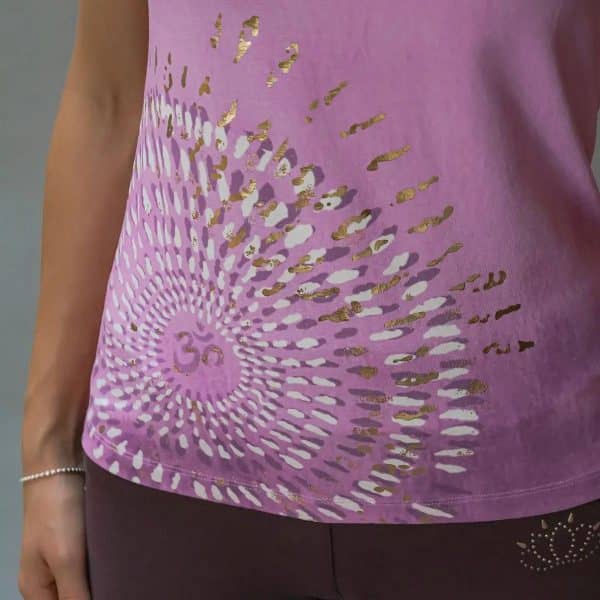 Yogatop 'Peace' in violet Detailansicht Print