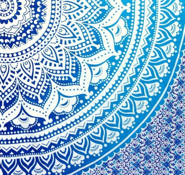 Wandbehang oder indische Tagesdecke blau türkis