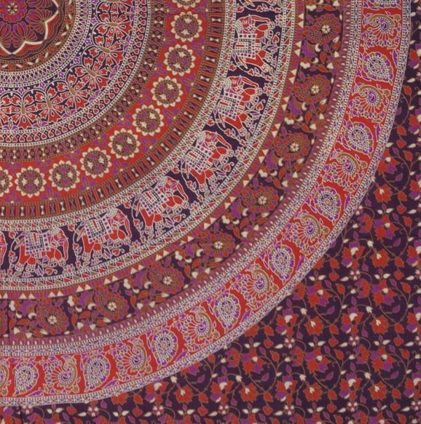 Mandala Wandbehang in warmen Rottönen Detailansicht